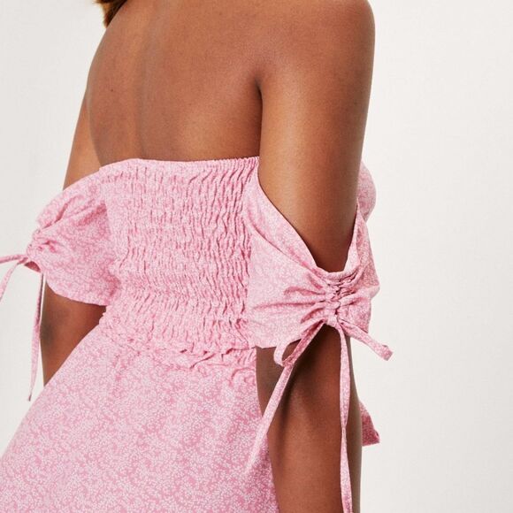 NWT Nasty Gal Floral Ruched Crop Top. Pink Med - Picture 9 of 15